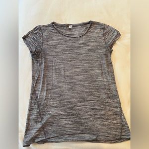 Lululemon t-shirt good condition
